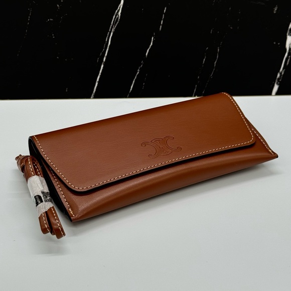 NEW CELINE TRIOMPHE SUNGLASSES BAG NEW CELINE TRIOMPHE BROWN POUCH CROSSBODY BAG - Picture 3 of 6